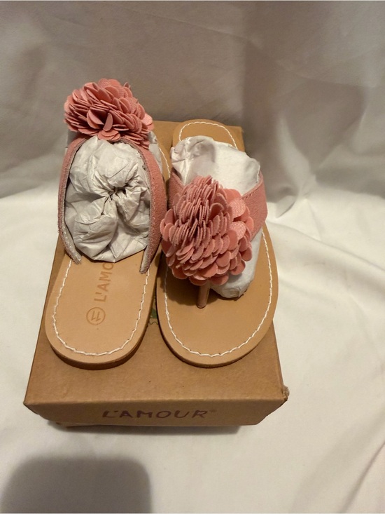 L'Amour Other - NWT LAmour Pretty Flower Thong Sandal Pink Pom Pom Size 11 Girls